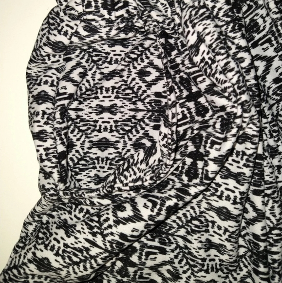 Romper Eye Candy Size Small Soft, Lined Pockets, Adjustable Straps - Picture 3 of 7